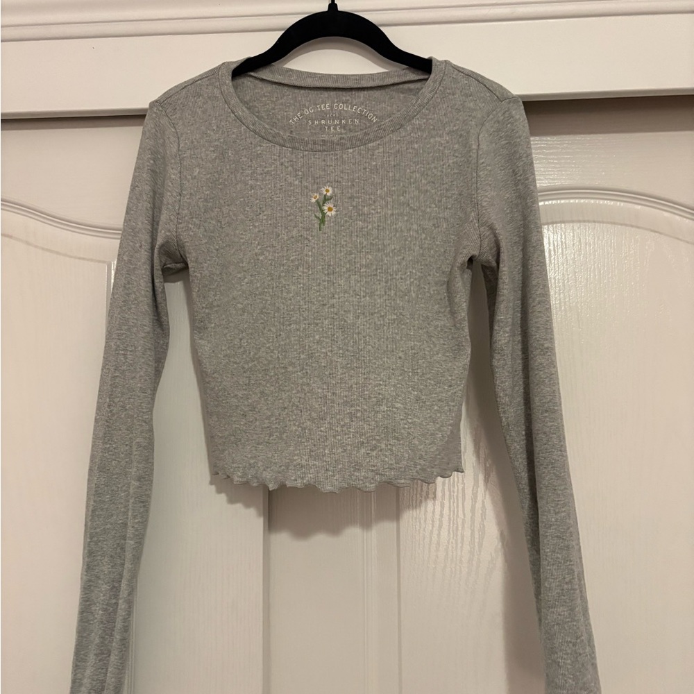 Gray Long Sleeve Crop Top with Floral Detail